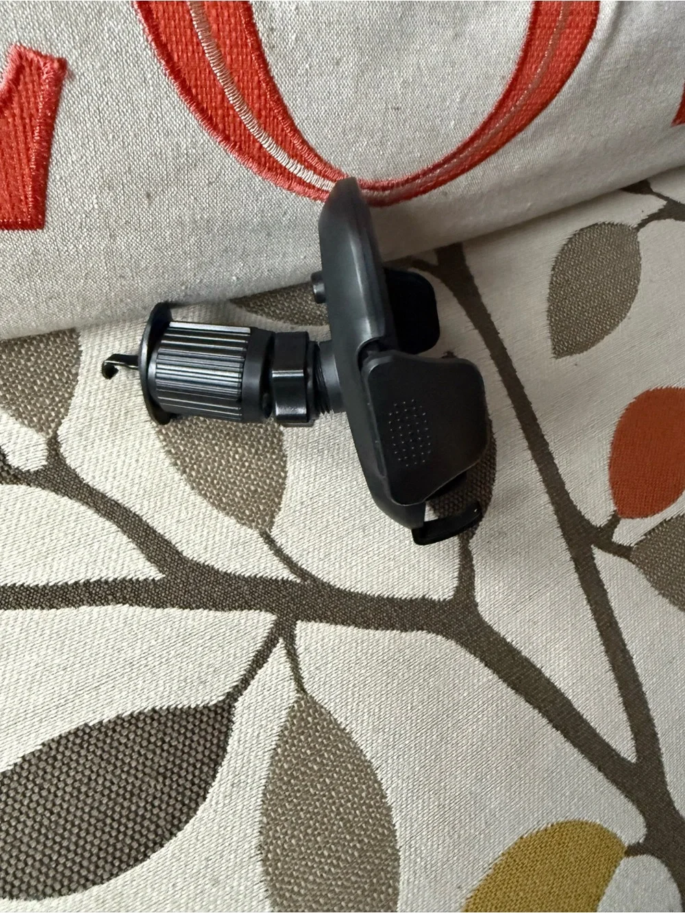 MURACASE Carbon Fiber Wireless Car Phone Mount - Black